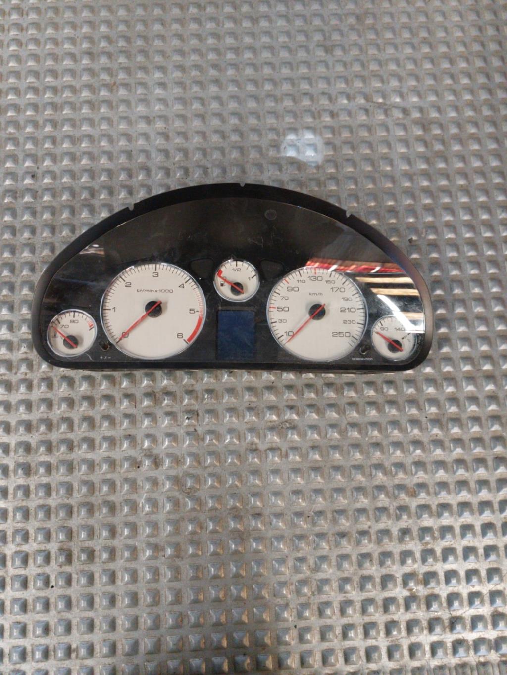Compteur PEUGEOT 407 PHASE 1 BREAK Diesel - 1