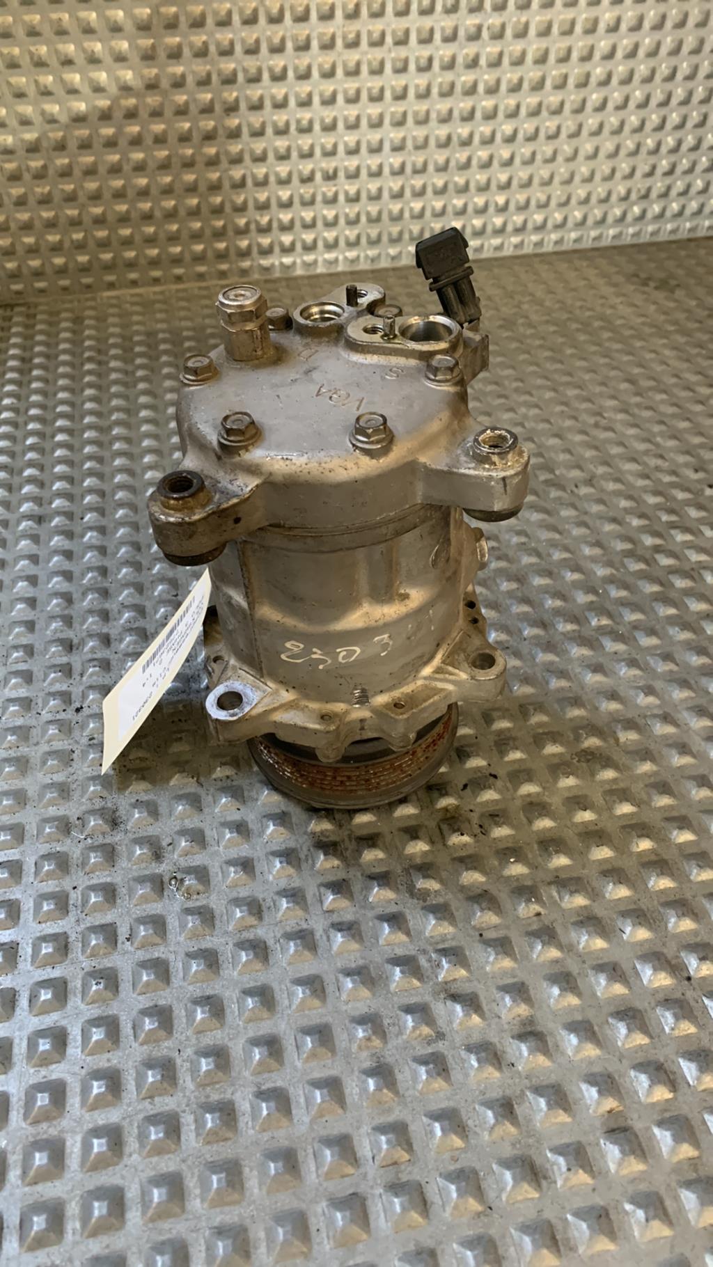 Compresseur clim VOLKSWAGEN POLO 3 PHASE 2 Diesel - 1
