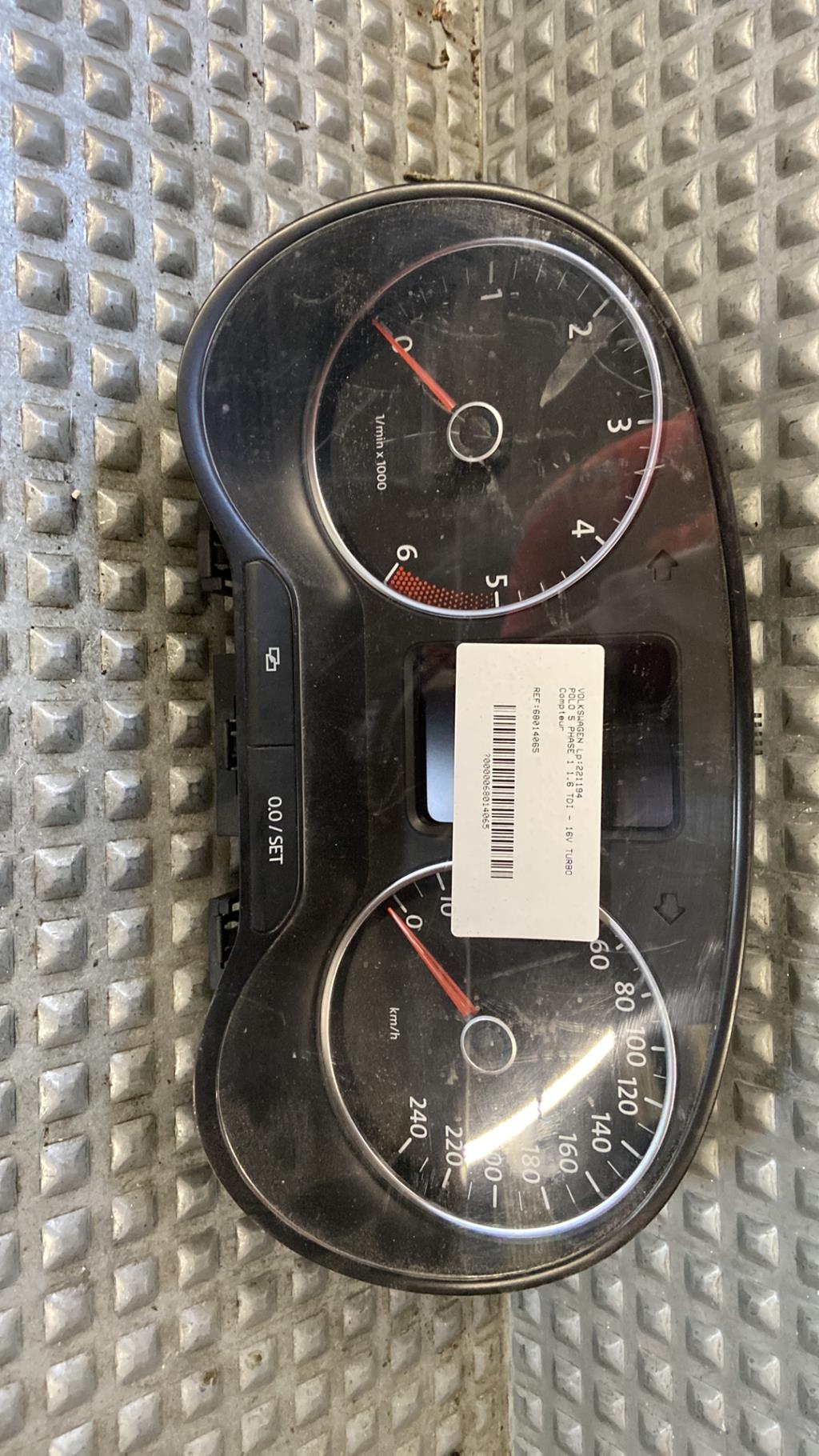 Compteur VOLKSWAGEN POLO 5 PHASE 1 Diesel - 1