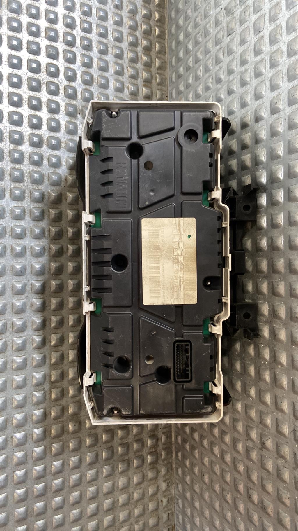 Compteur RENAULT CLIO 4 PHASE 1  - 1
