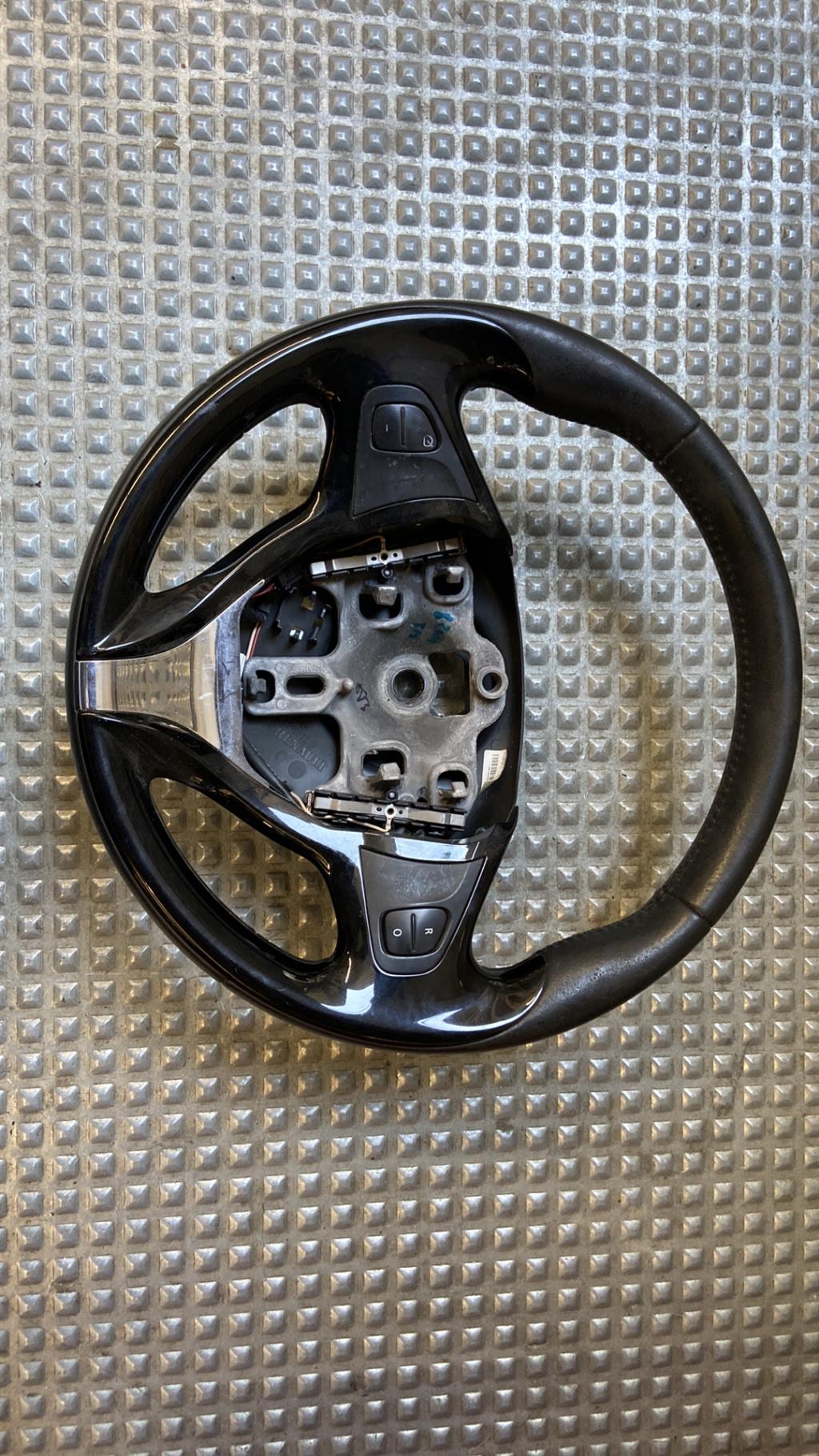 Volant RENAULT CLIO 4 PHASE 1 Diesel - 1