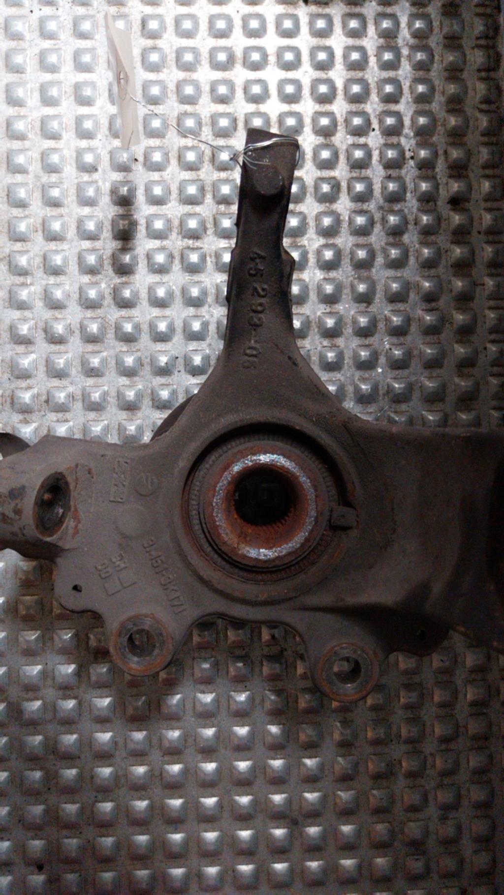 Moyeu avant gauche FORD FOCUS 2 PHASE 1  - 1
