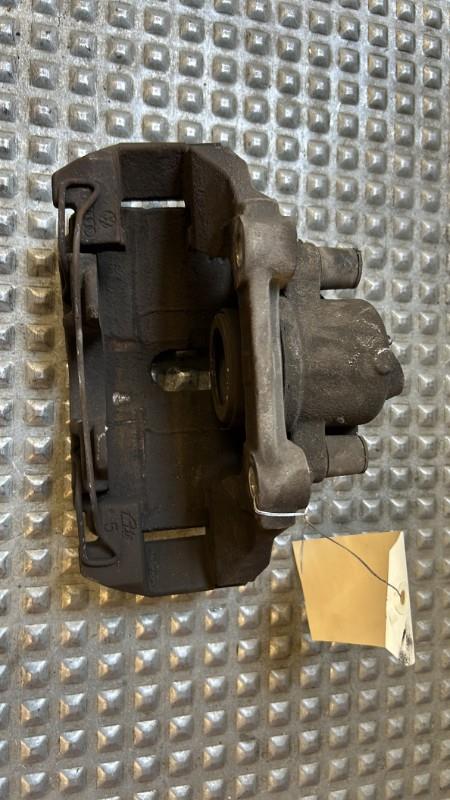 Etrier avant droit (freinage) AUDI A1 1 PHASE 1 Diesel - 1