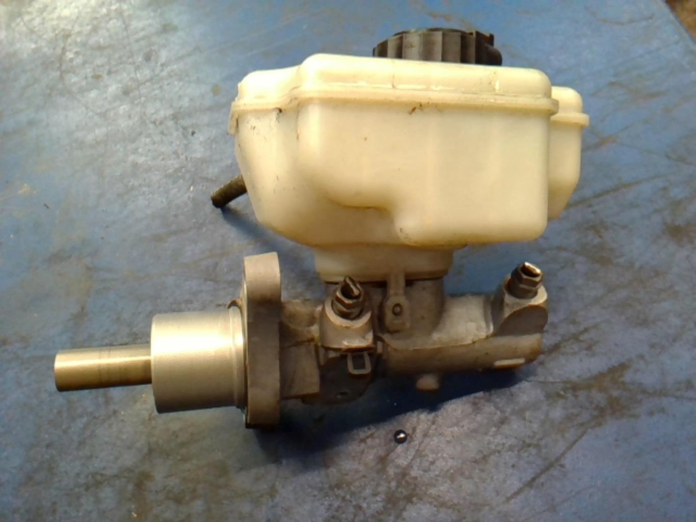Cilindro maestro (freno) VOLKSWAGEN GOLF 6 Gasolina - 1
