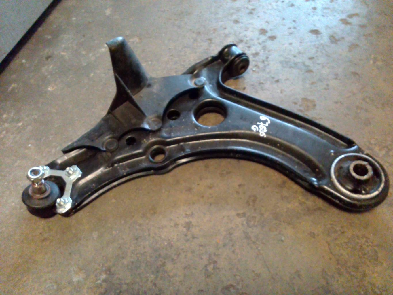 Triangolo inferiore anteriore sinistro VOLKSWAGEN POLO 3 Gasolina - 1