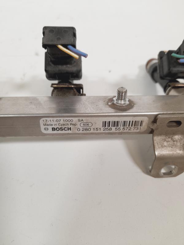 Rampe injection OPEL CORSA E Essence - 1