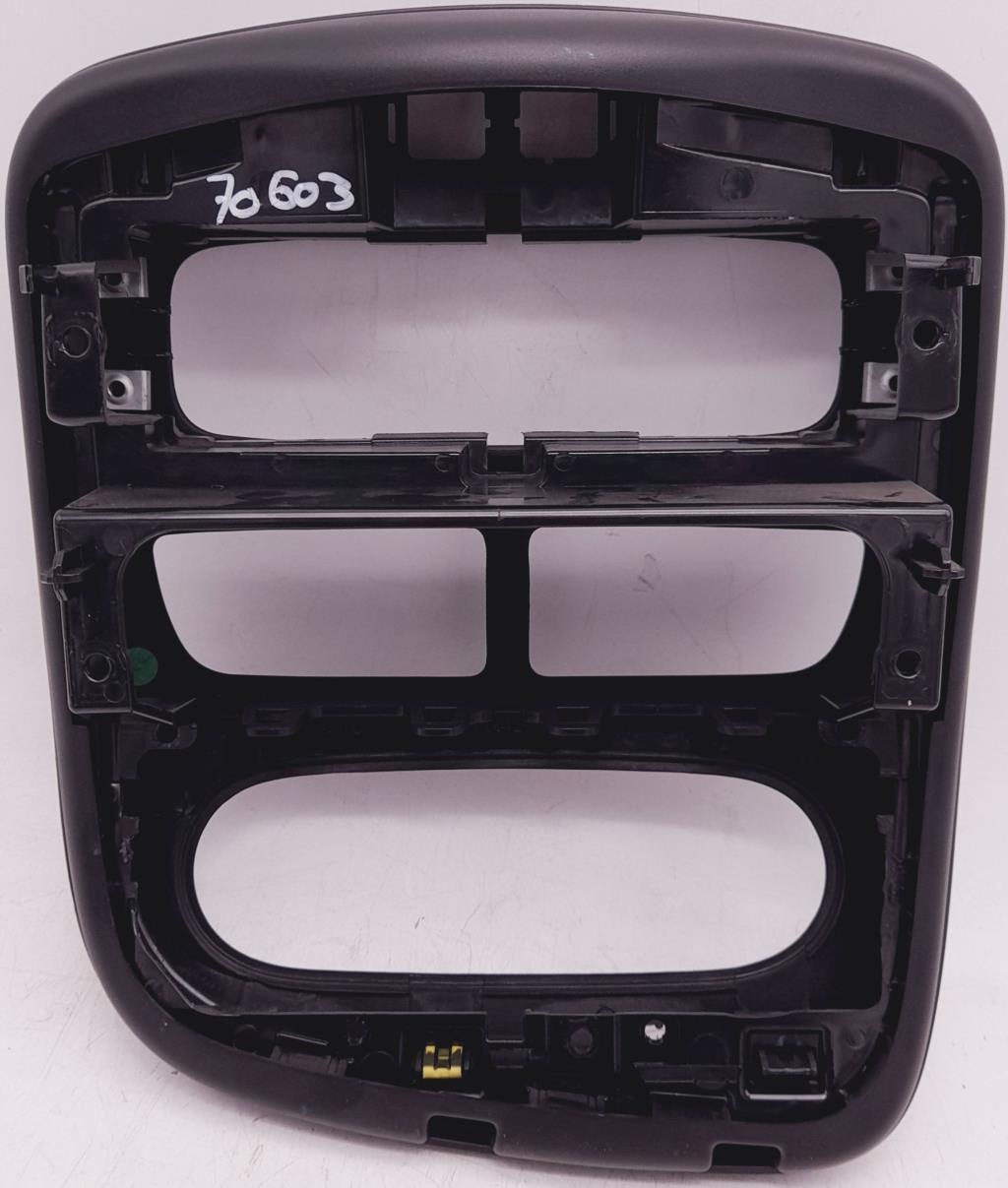 Console central (interieur plastique) RENAULT CLIO 4 PHASE 1 Diesel - 1