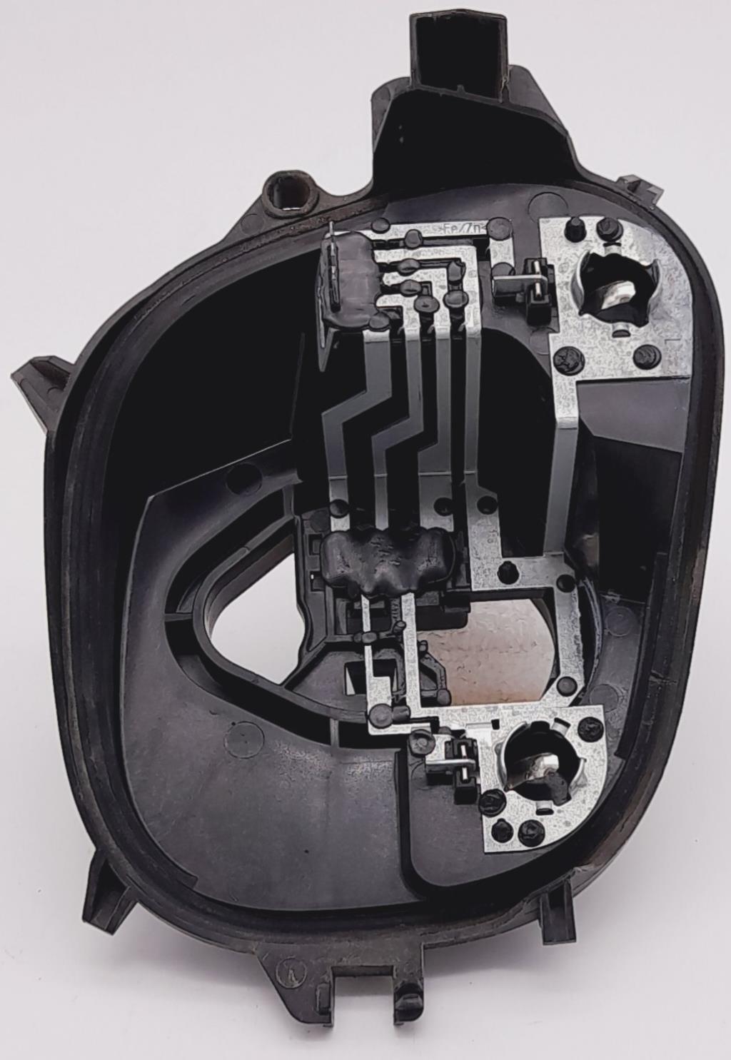 Base portalampade fanale posteriore sinistro PEUGEOT 208 1 PHASE 2  - 1