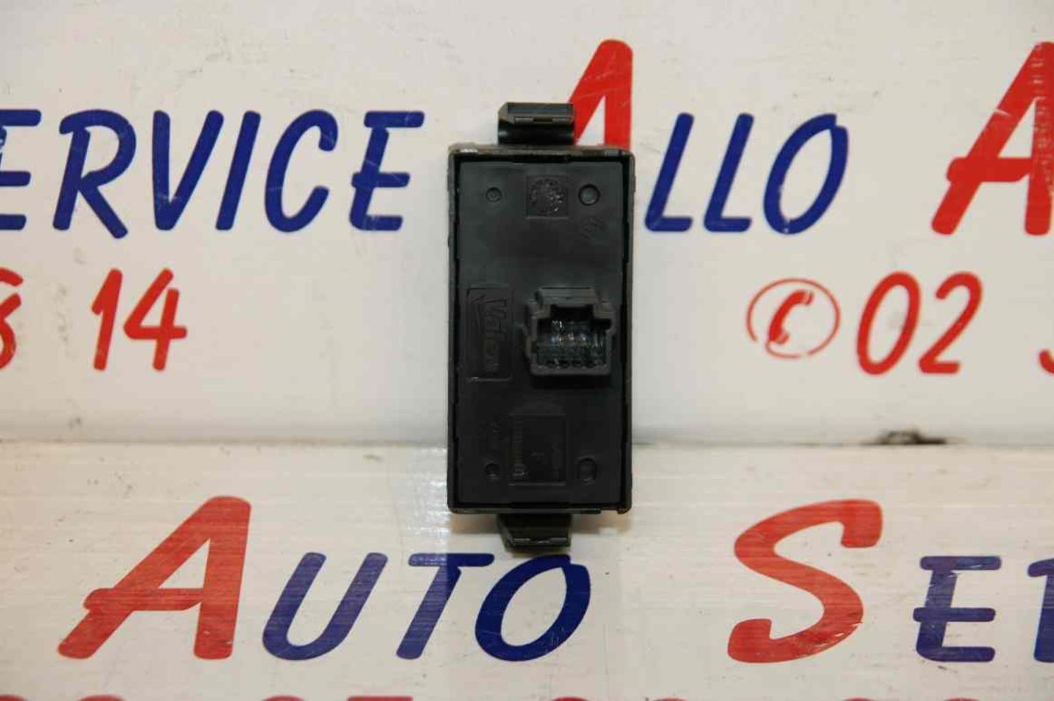 Bouton de warning RENAULT SCENIC 3 PHASE 1 Diesel - 1
