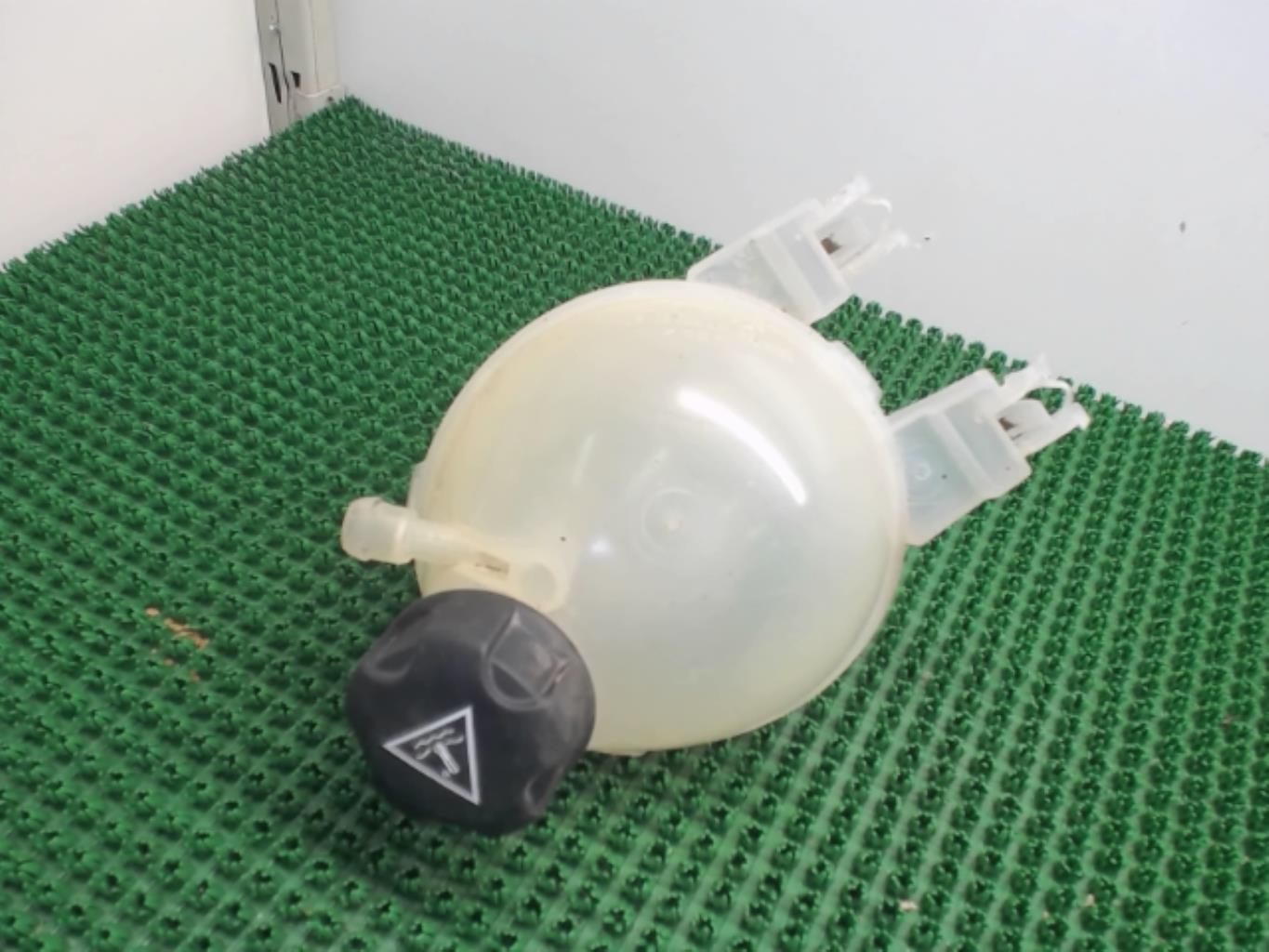 Vase d'expansion CITROEN C3 2 PHASE 2 Diesel - 1