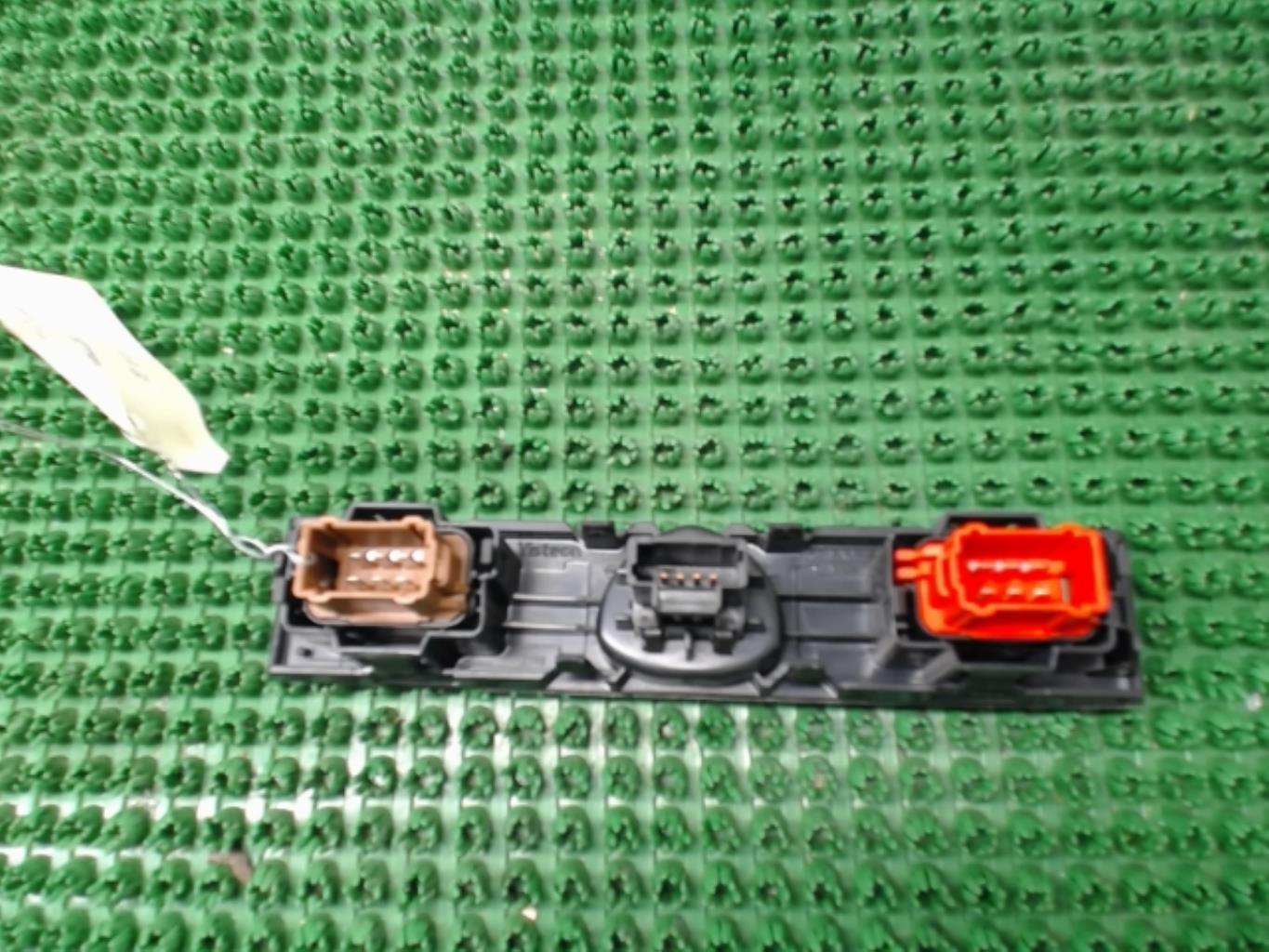 Bouton de warning RENAULT CLIO 2 PHASE 2 Essence - 1