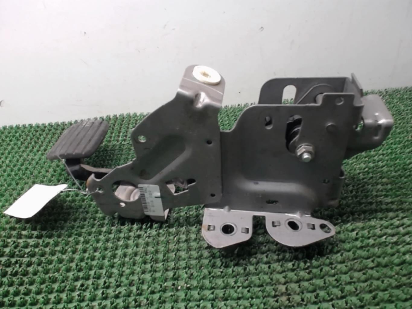 Pedale de frein RENAULT MEGANE 3 PHASE 1 Diesel - 1