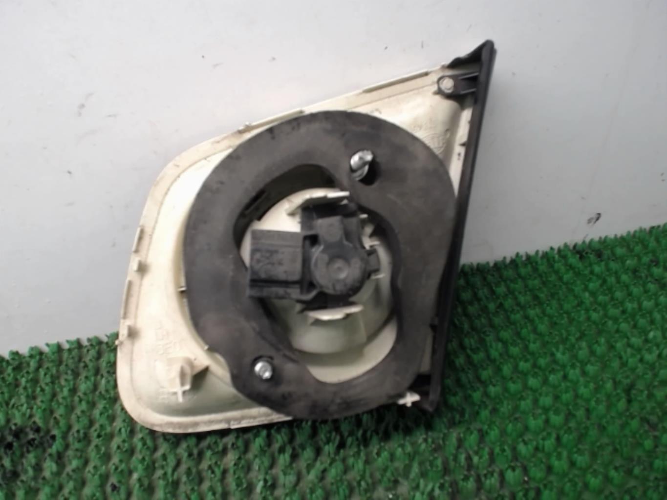 Feu arriere secondaire gauche (feux) VOLKSWAGEN JETTA 3 Diesel - 1