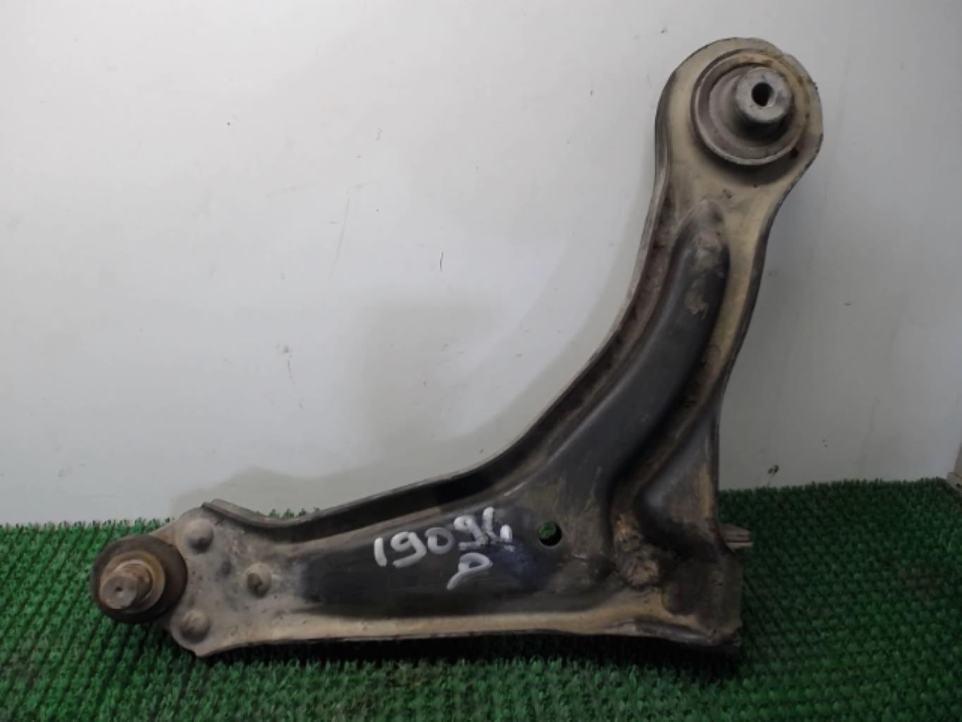 Triangle avant droit MERCEDES VITO 638 Diesel - 1