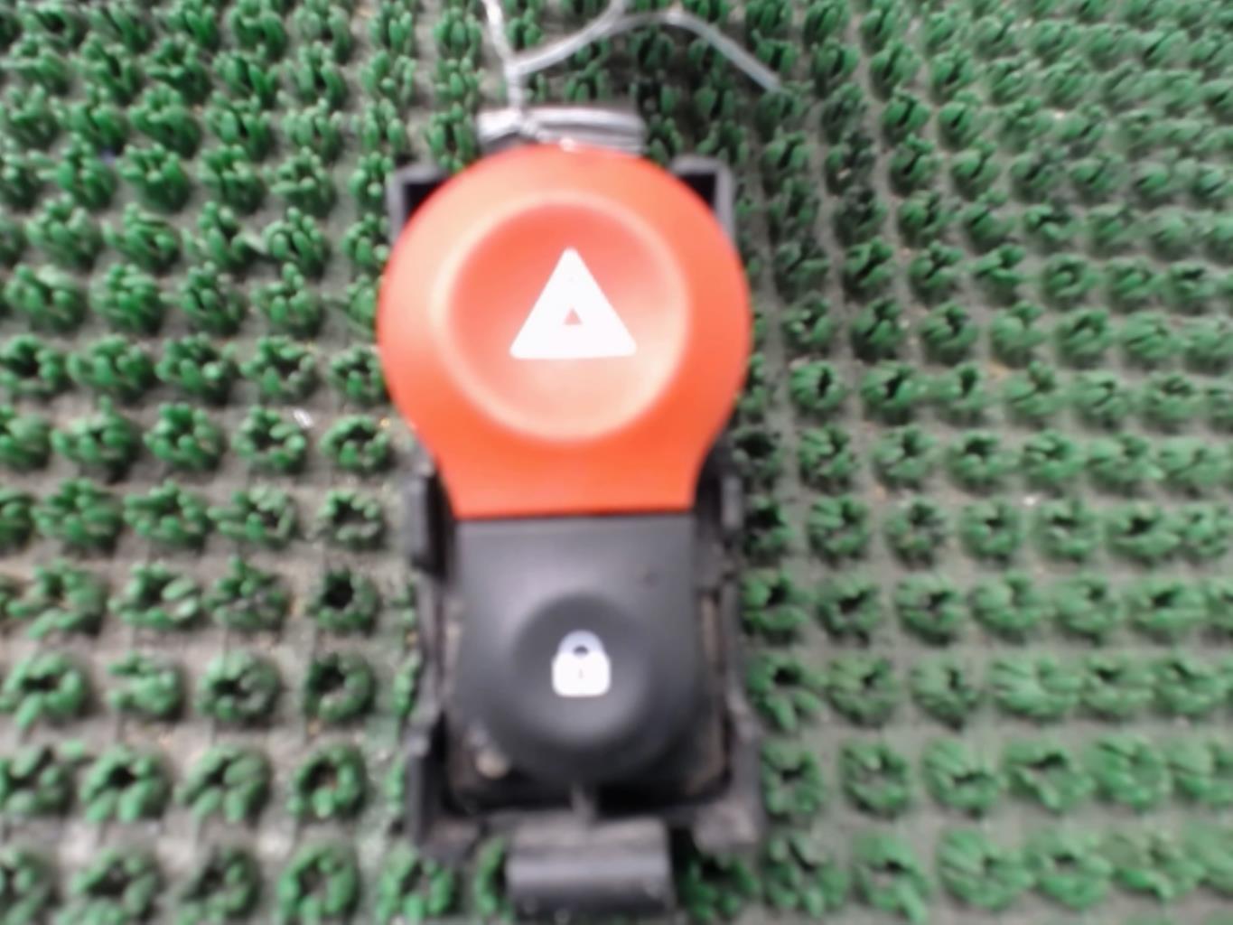 Bouton de warning RENAULT KANGOO 2 PHASE 1 Diesel - 1