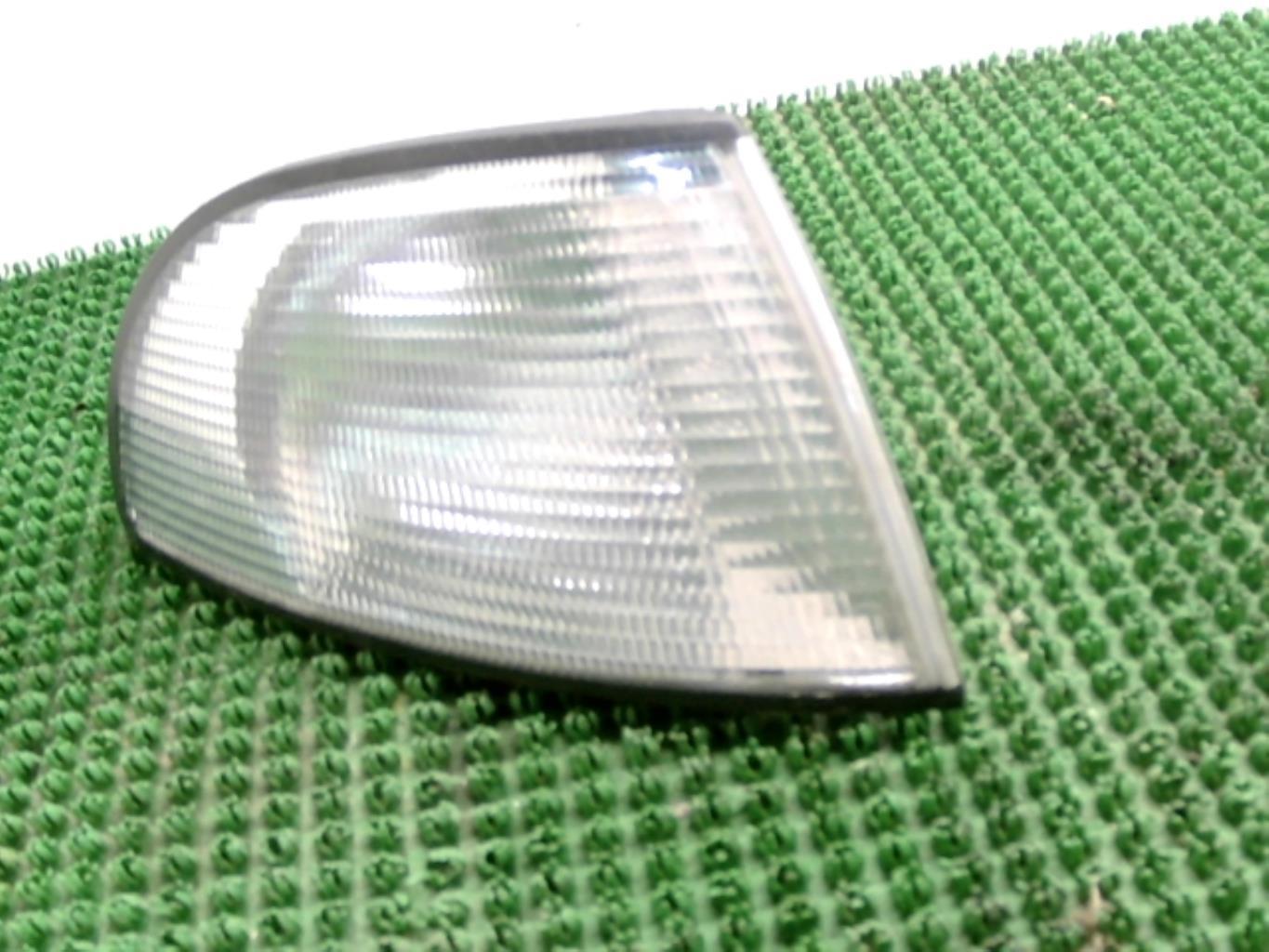 Optique avant secondaire droit (feux)(clignotant) AUDI A4 1 PHASE 1 Diesel - 1