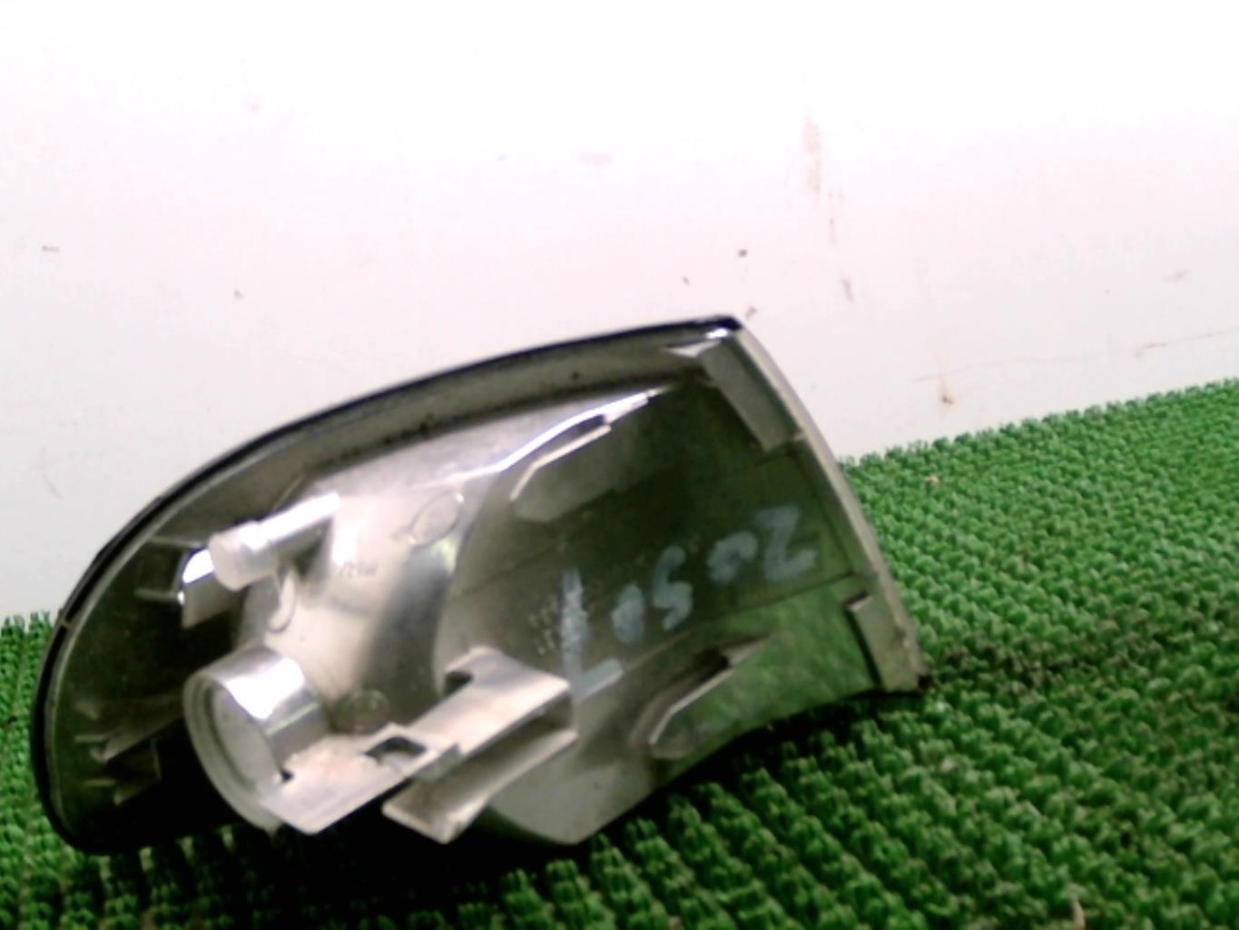 Optique avant secondaire gauche (feux)(clignotant) AUDI A4 1 PHASE 1 Diesel - 1