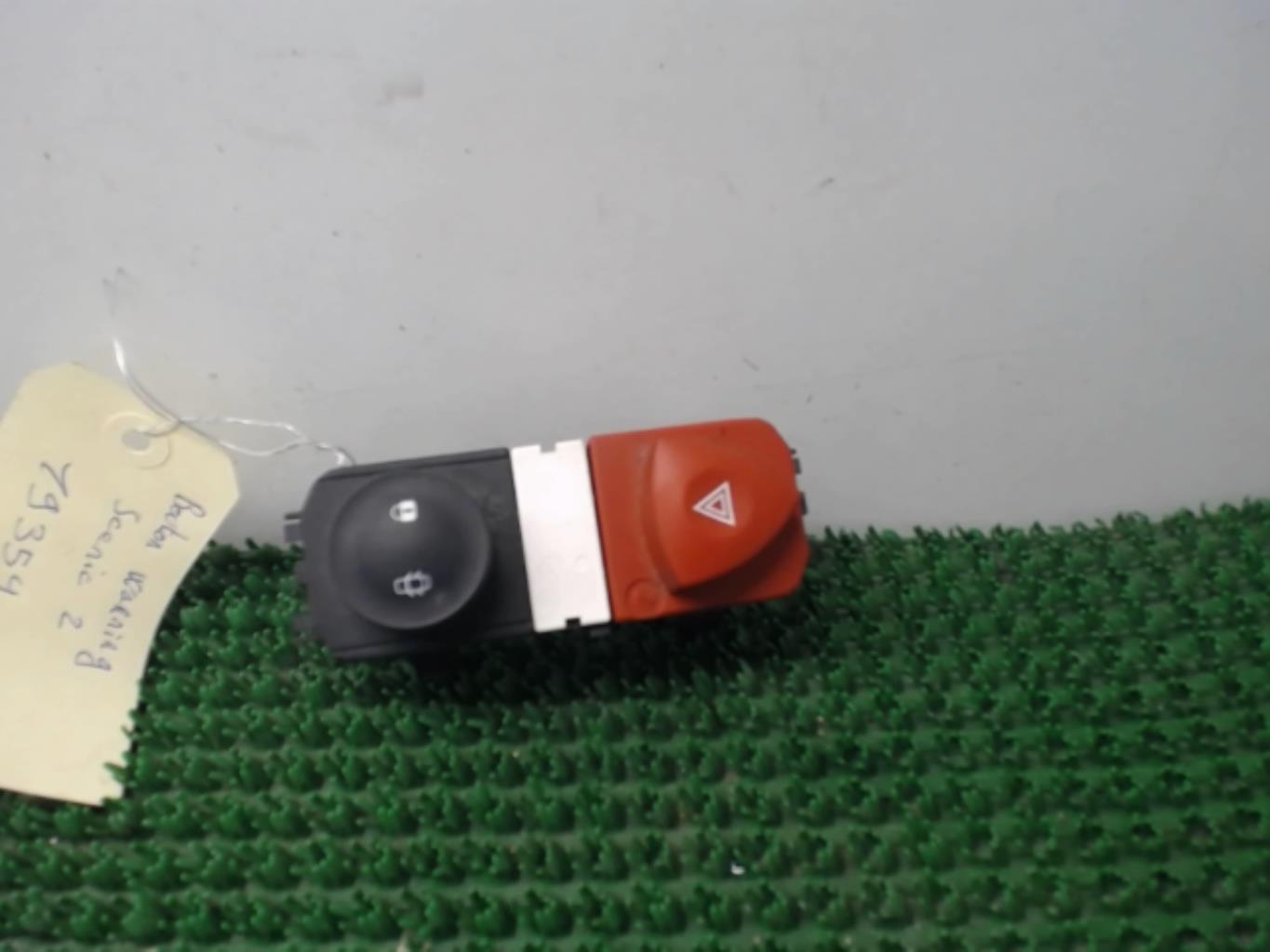 Bouton de warning RENAULT SCENIC 2 PHASE 1 Diesel - 1