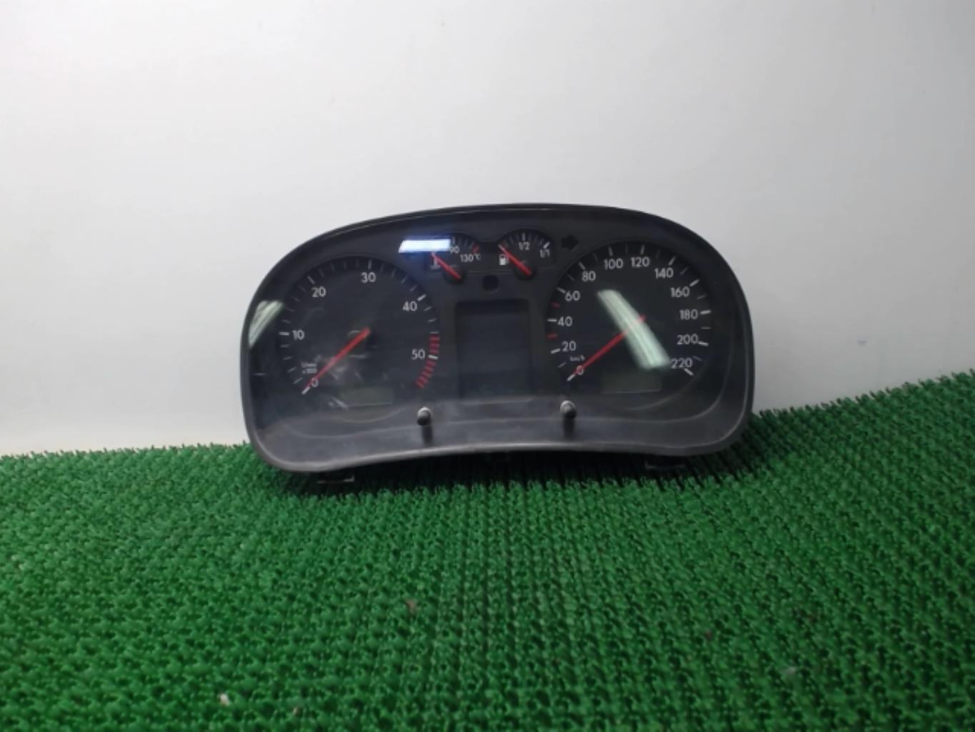 Compteur VOLKSWAGEN GOLF 4 Diesel - 1