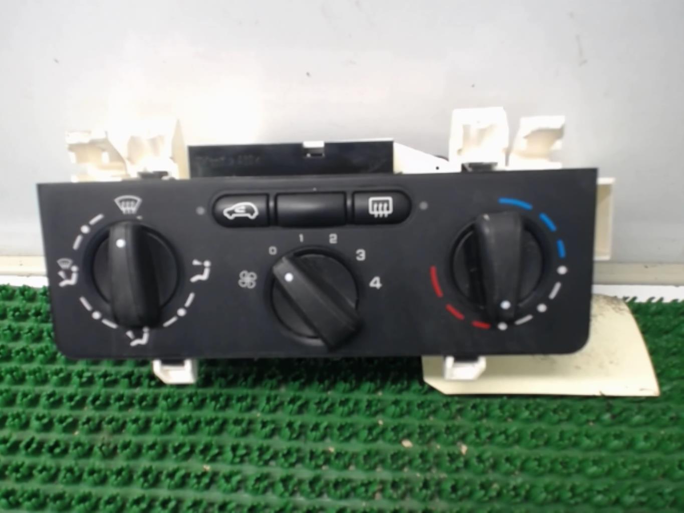 Commande chauffage PEUGEOT 1007 Diesel - 1