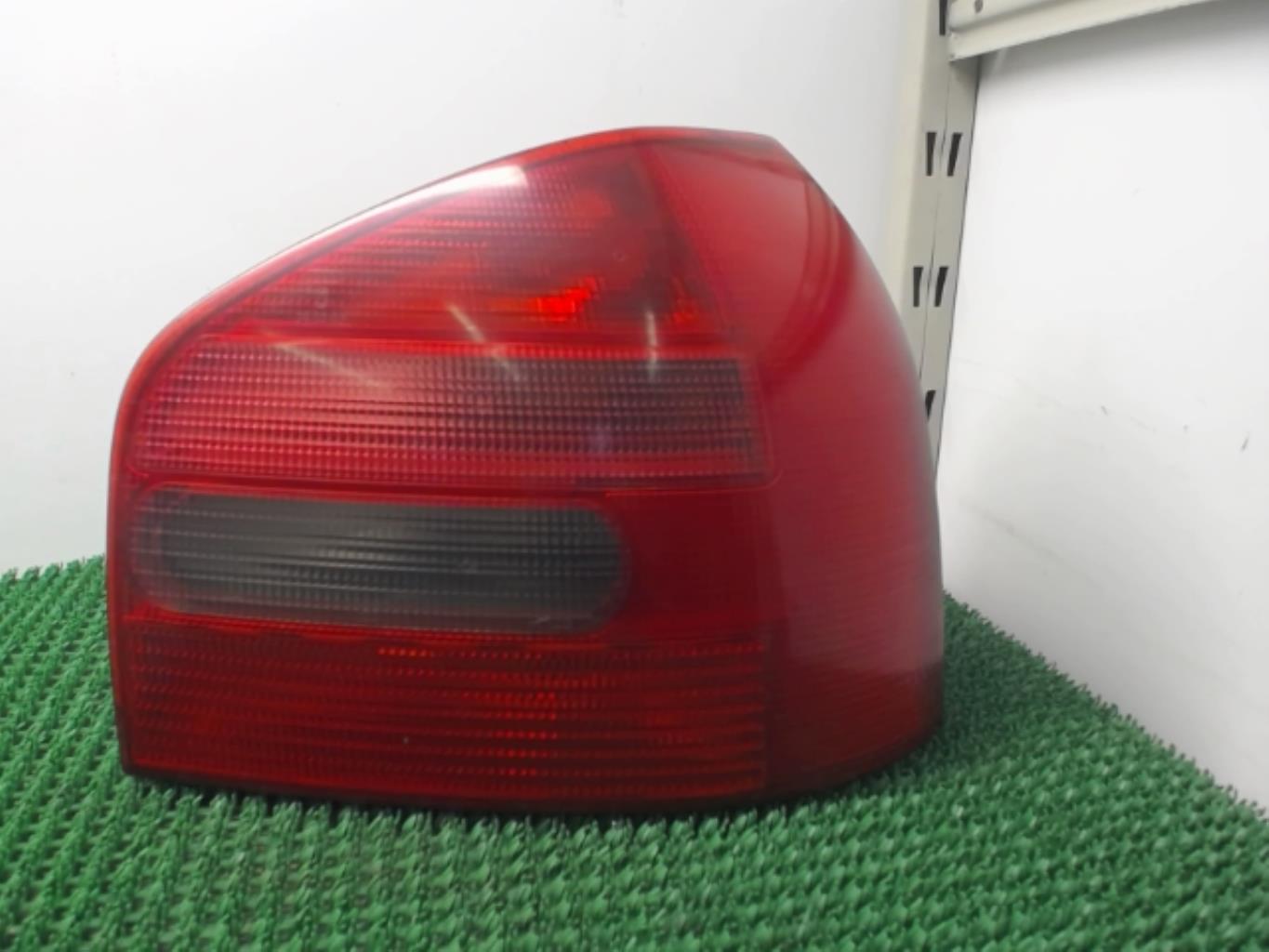 Feu arriere principal droit (feux) AUDI A3 1 PHASE 1 Diesel - 1