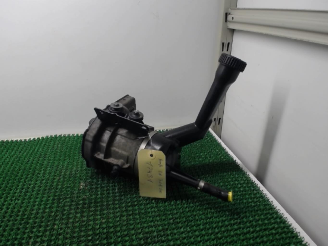 Pompe de direction PEUGEOT 308 1 SW PHASE 1 BREAK Diesel - 1