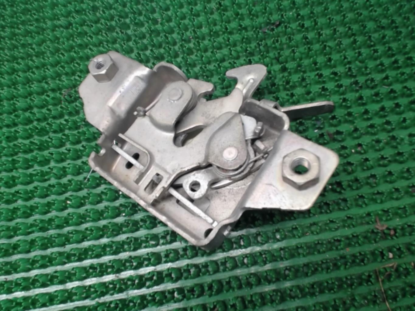 Serrure de capot RENAULT CLIO 3 PHASE 1 Diesel - 1