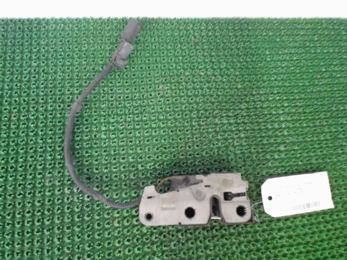 Serrure de capot VOLKSWAGEN GOLF 5 Diesel - 1