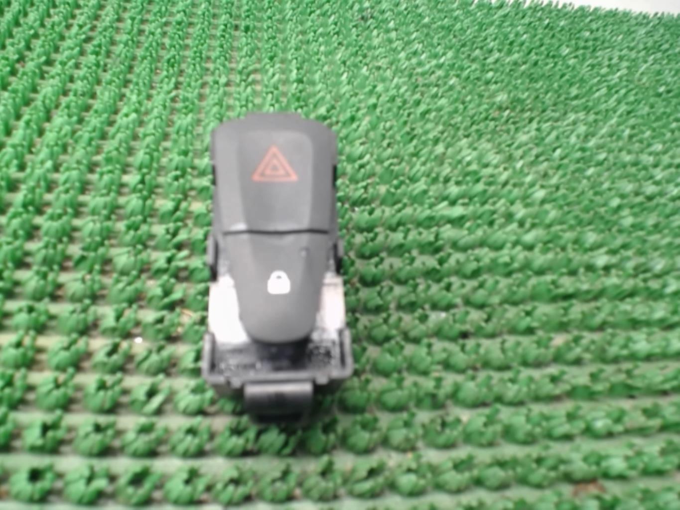 Bouton de warning RENAULT SCENIC 3 PHASE 3 Diesel - 1