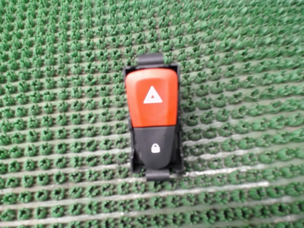 Bouton de warning RENAULT MEGANE 3 PHASE 1 Diesel - 1