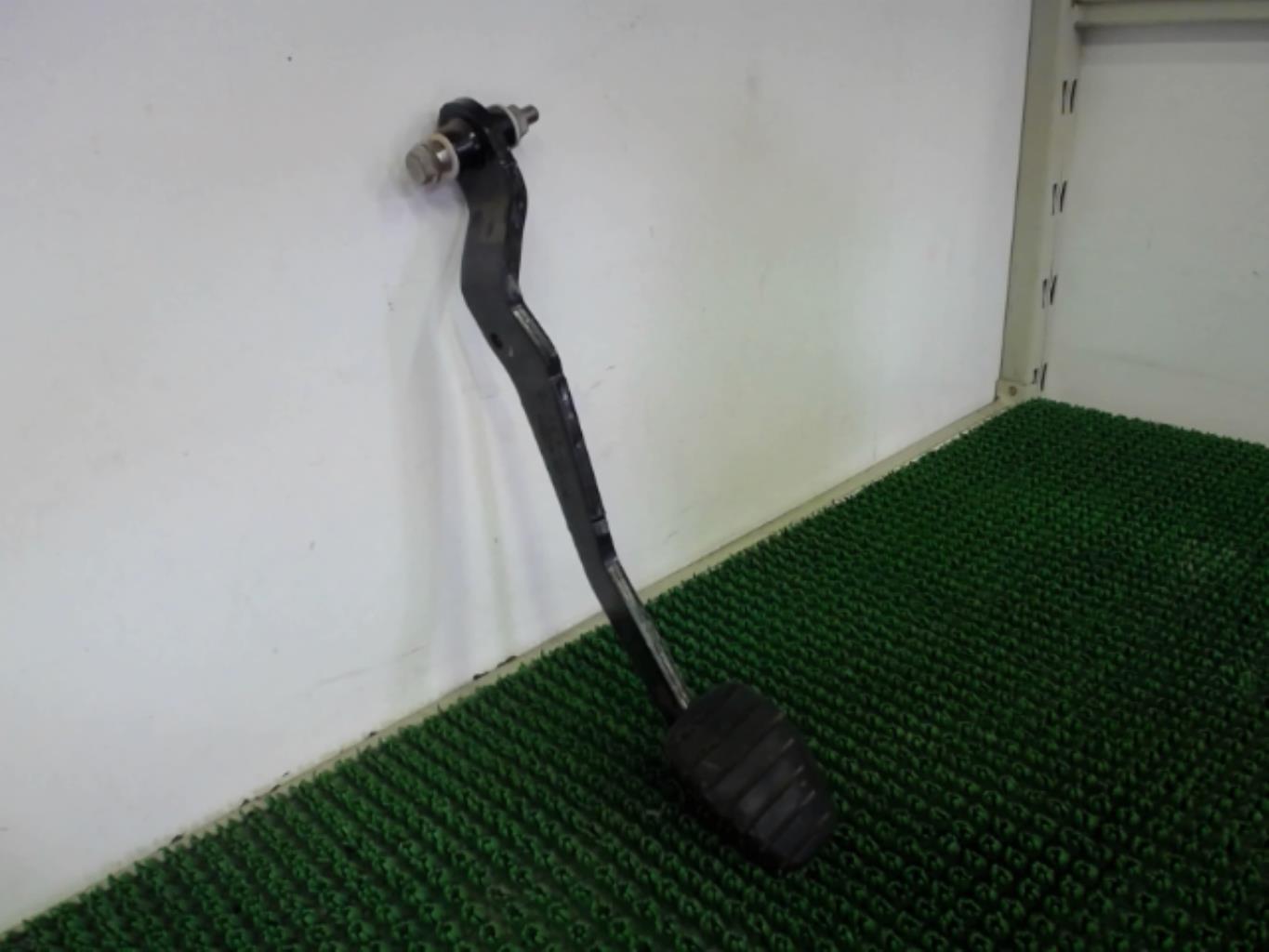 Pedale de frein RENAULT CLIO 3 PHASE 2 Diesel - 1