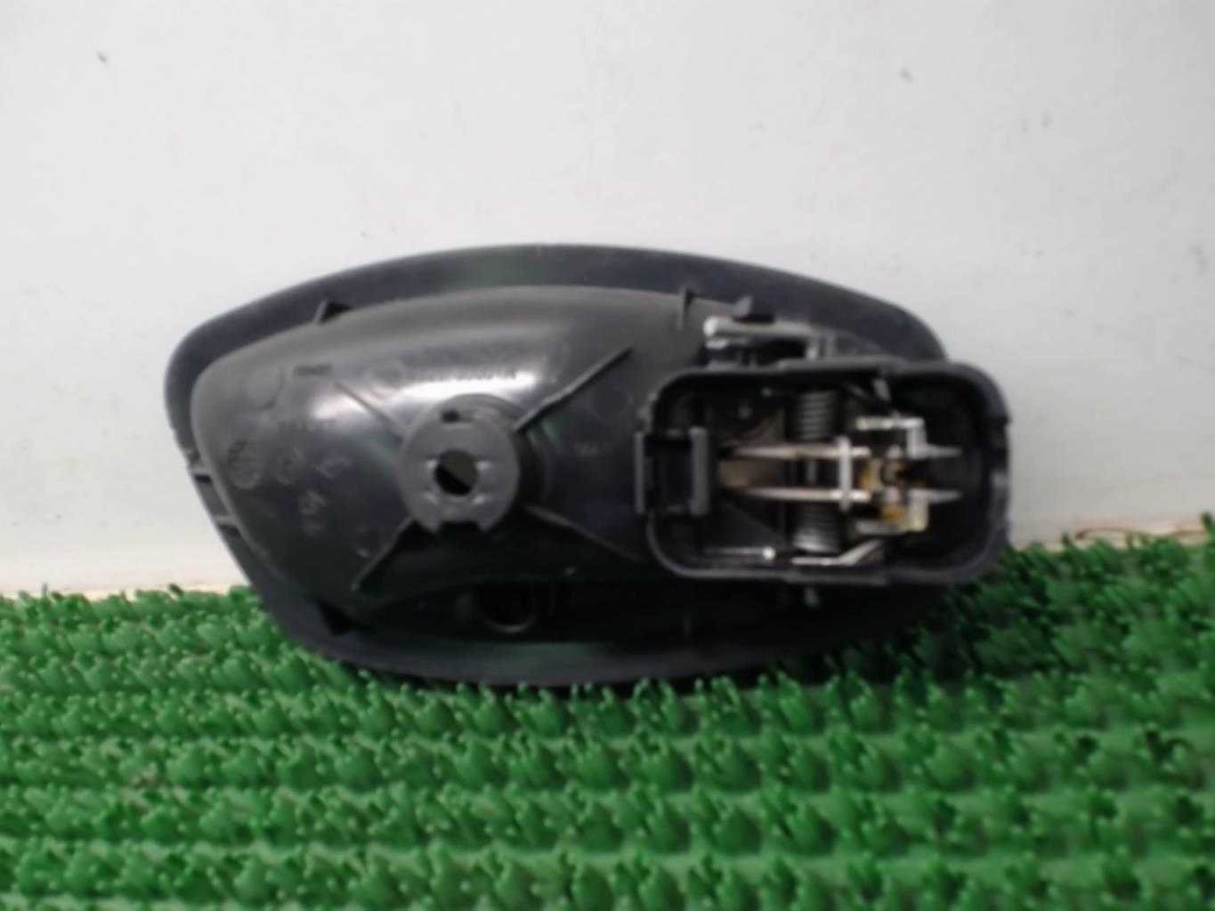 Poignee interieur avant gauche RENAULT CLIO 4 PHASE 1 BREAK Diesel - 1