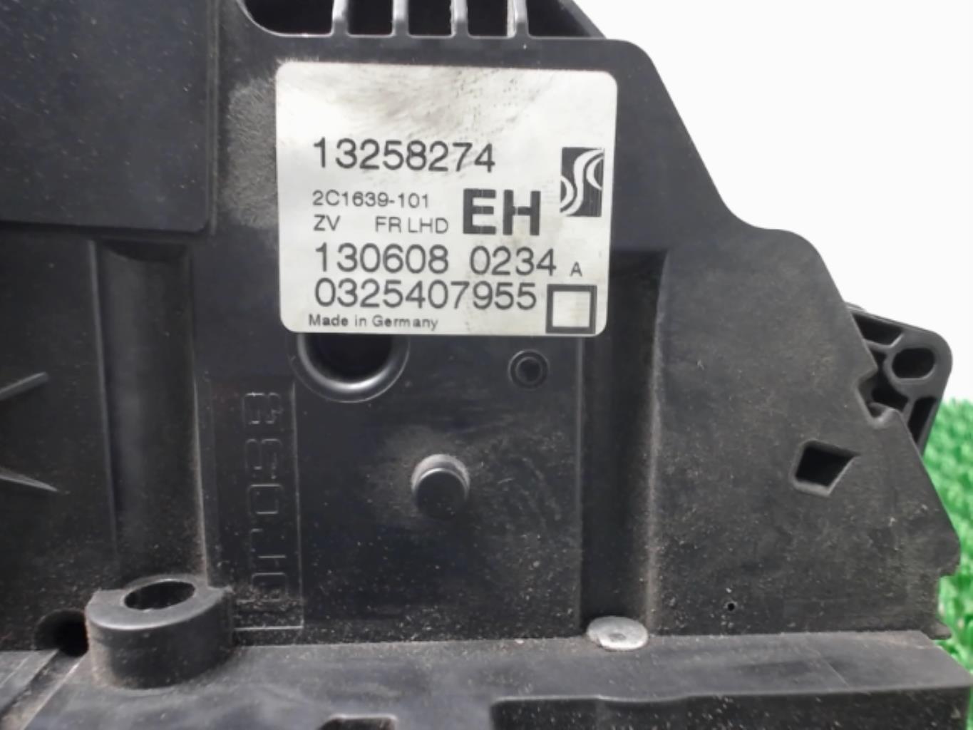 Serrure avant droit OPEL CORSA D PHASE 1 Diesel - 1