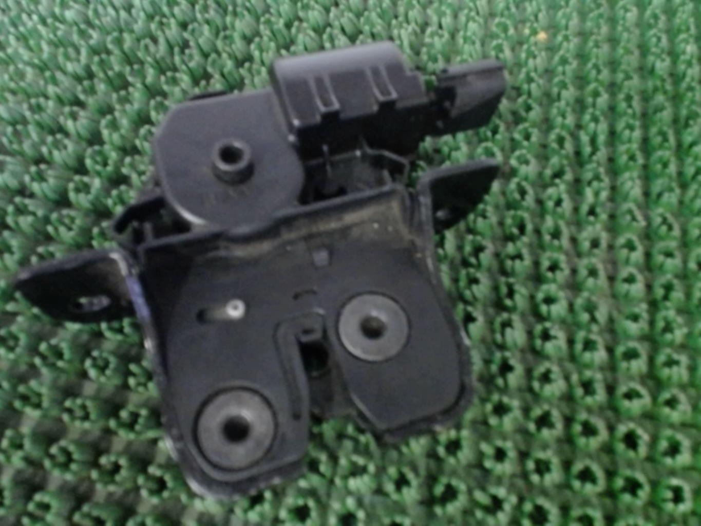 Serrure de hayon RENAULT MEGANE 3  - 1