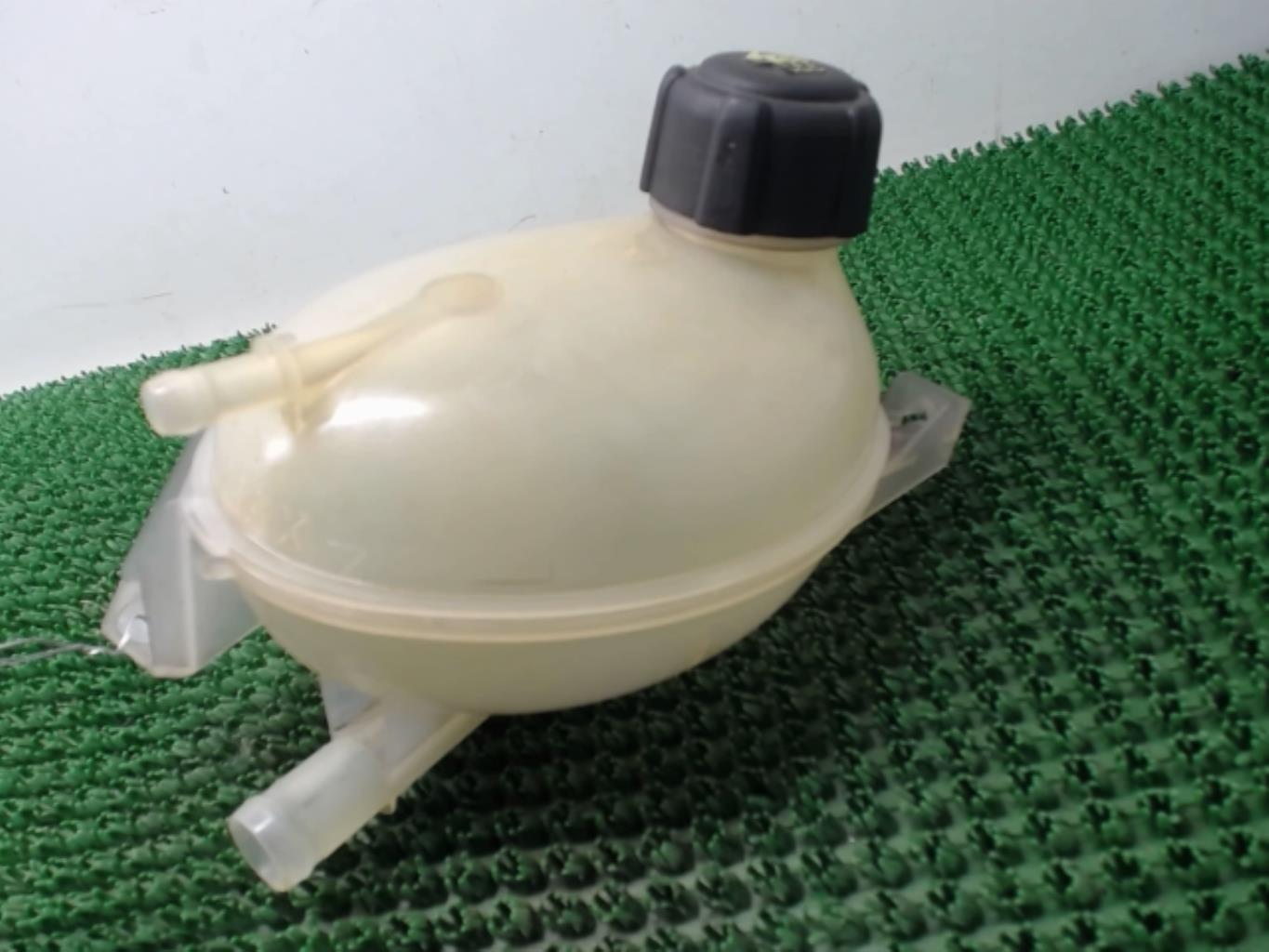 Vase d'expansion RENAULT CLIO 4 PHASE 1 BREAK Diesel - 1