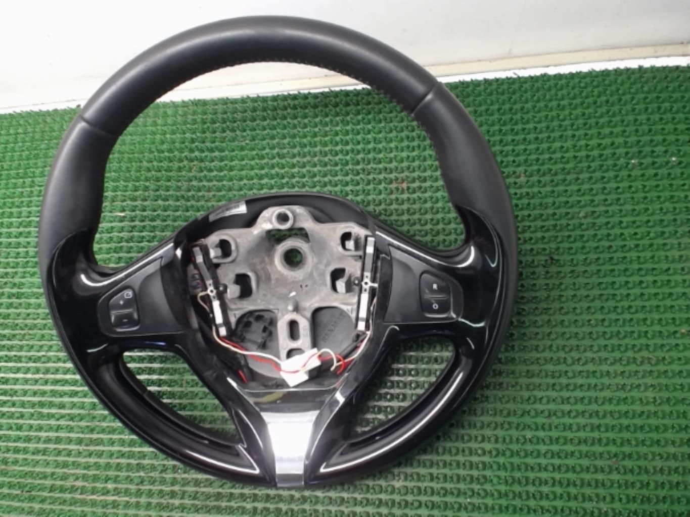 Volant RENAULT CLIO 4 PHASE 1 BREAK Diesel - 1