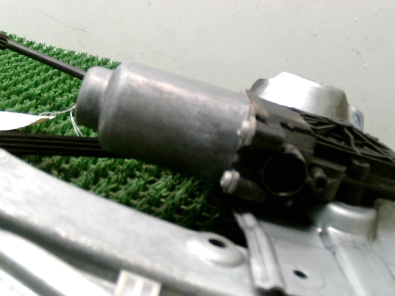 Leve vitre electrique avant gauche RENAULT CLIO 3 PHASE 2 BREAK Diesel - 1
