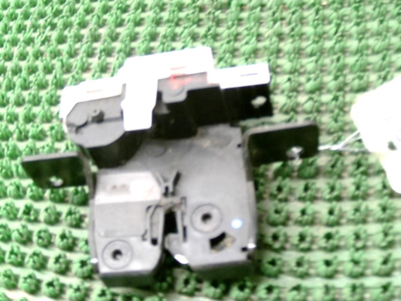Serrure de coffre RENAULT MEGANE 2 PHASE 2 Diesel - 1