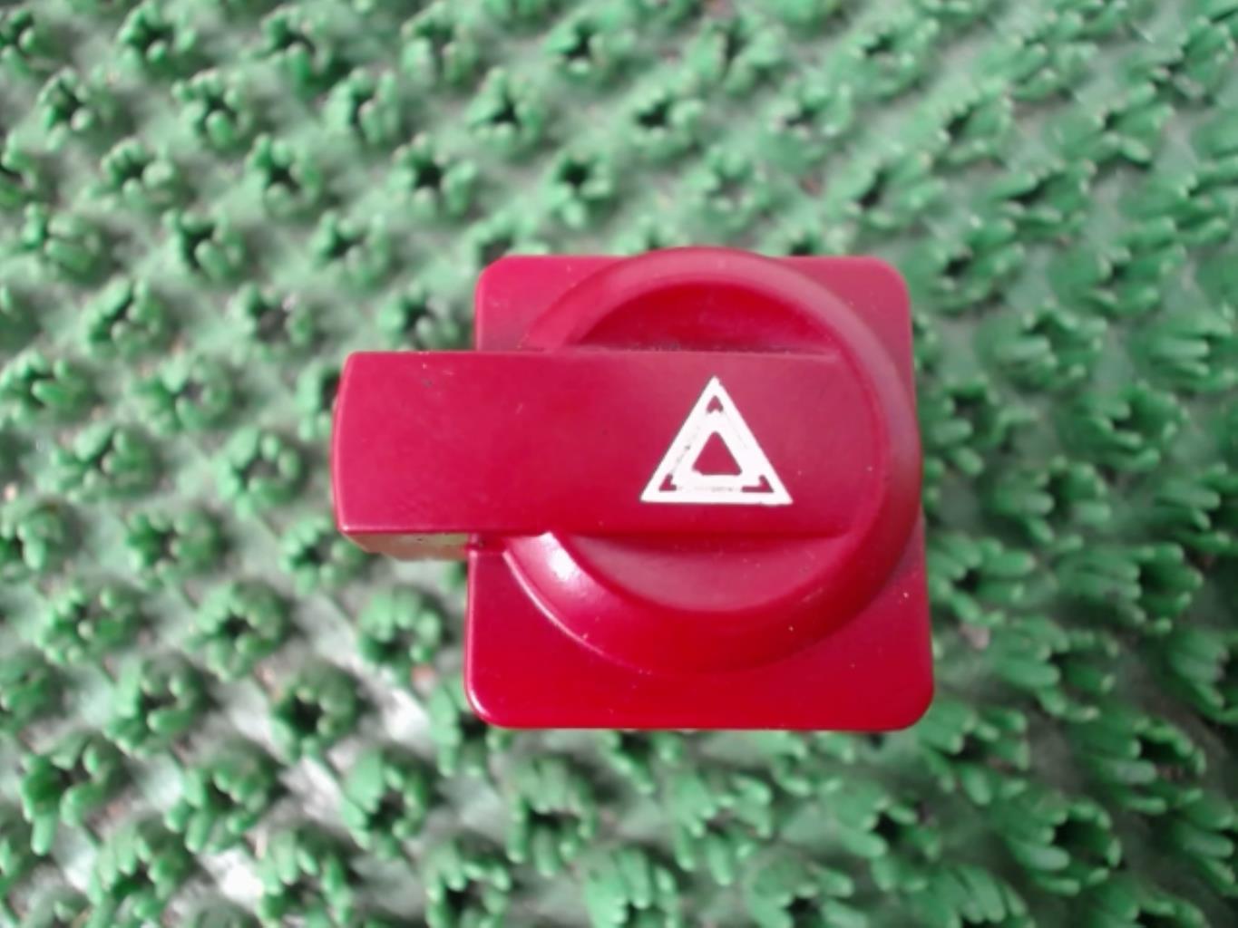 Bouton de warning CITROEN C4 1 PHASE 1 Essence - 1