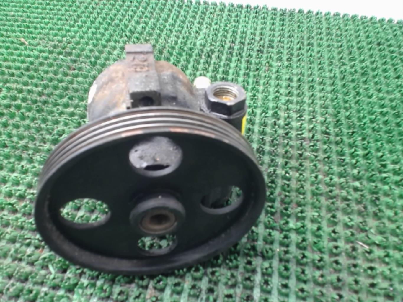 Pompe de direction RENAULT CLIO 2 PHASE 1 Essence - 1