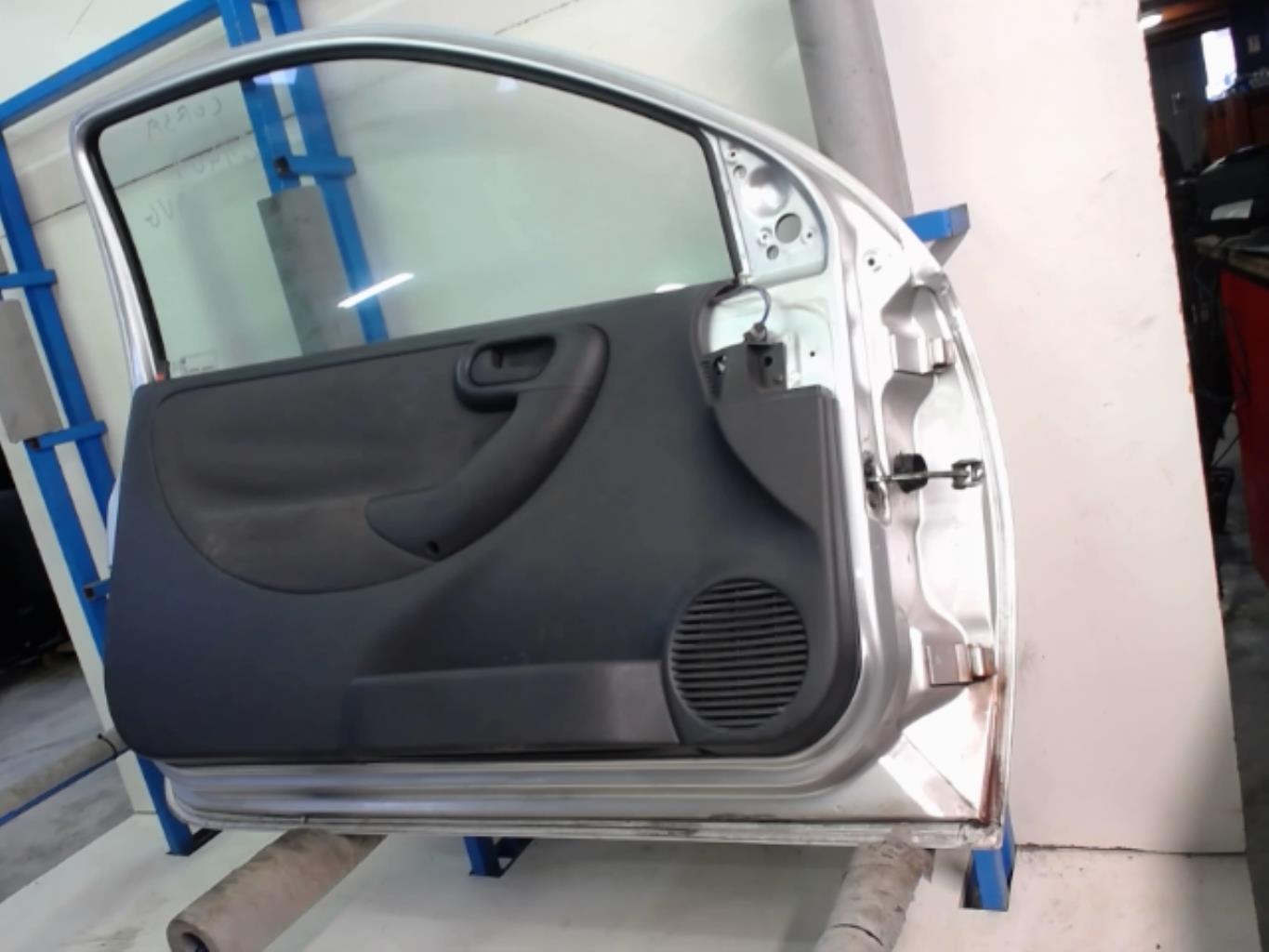Porte avant gauche OPEL CORSA C PHASE 1 Essence - 1