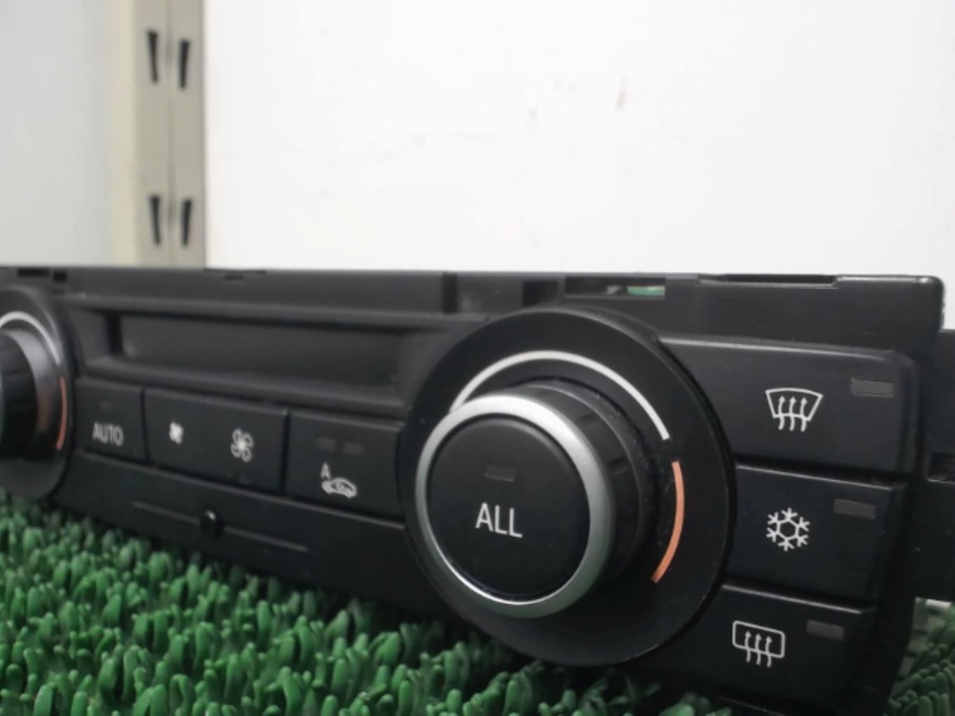 Commande chauffage BMW SERIE 1 E87 PHASE 2 Diesel - 1