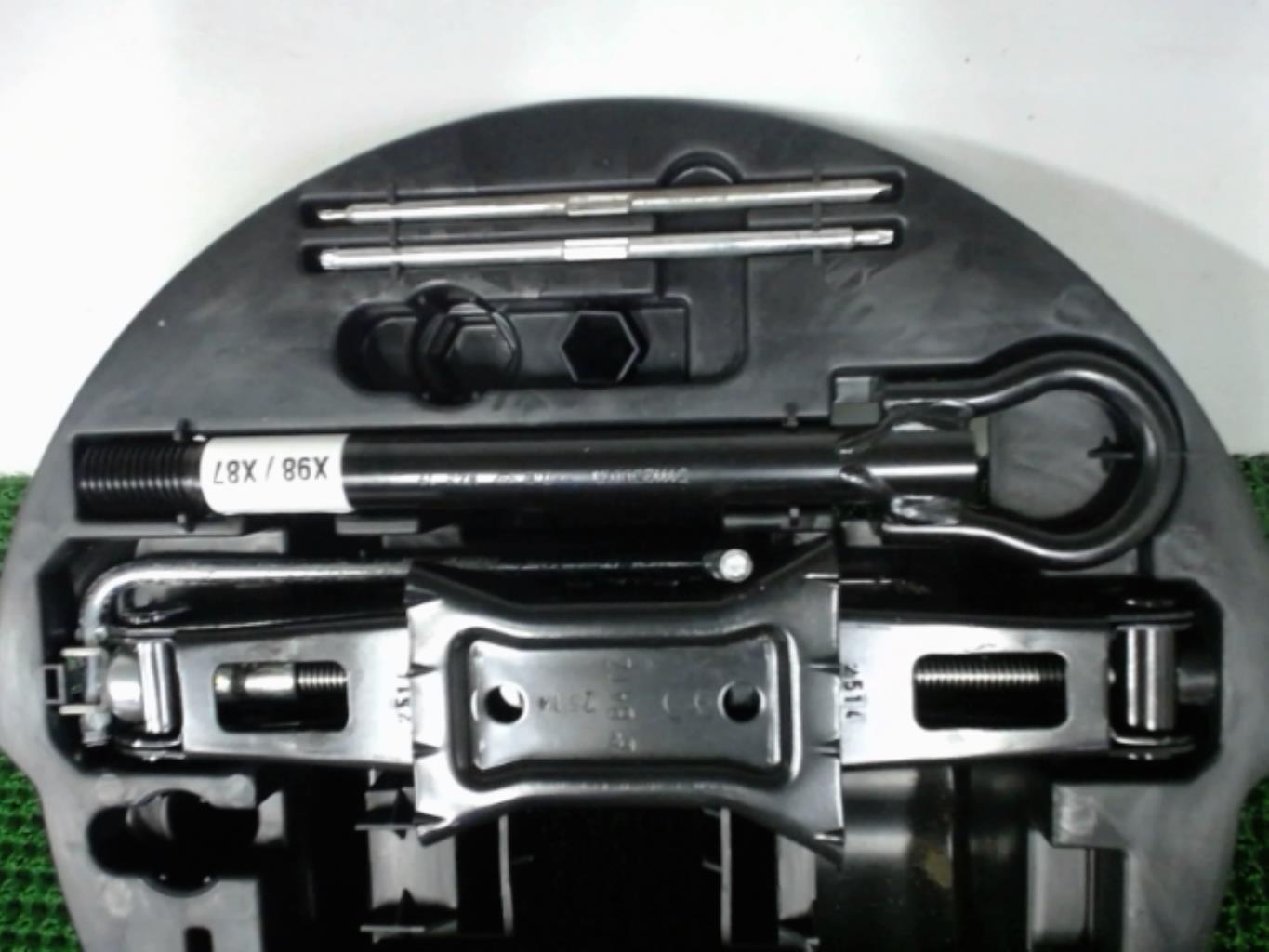Cric (Ensemble depannage) RENAULT CLIO 4 PHASE 1 BREAK  - 1