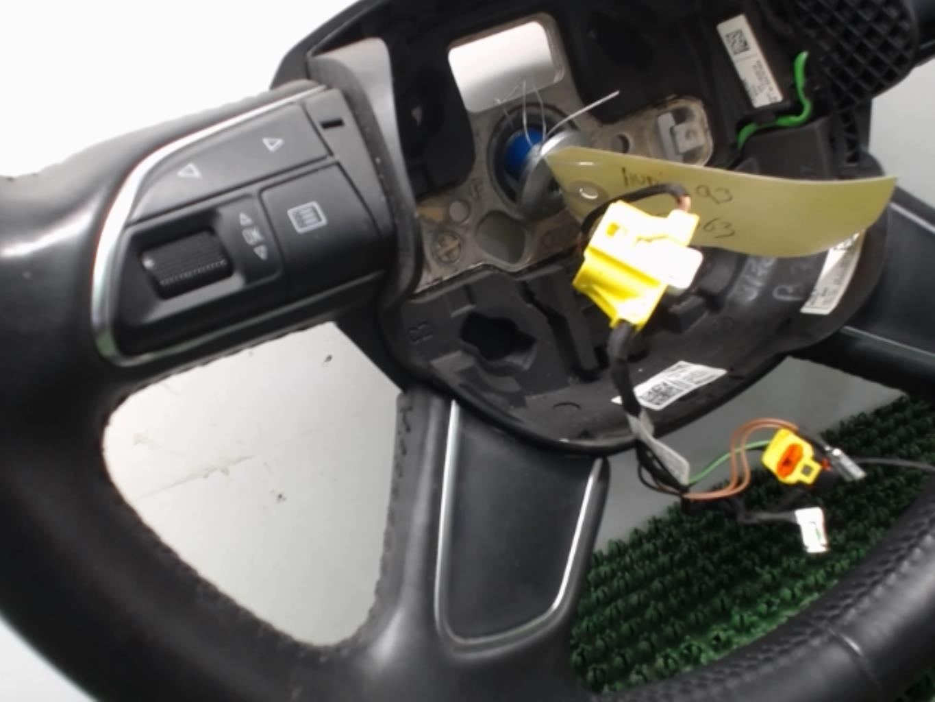 Volant AUDI Q3 1 PHASE 1 Essence - 1