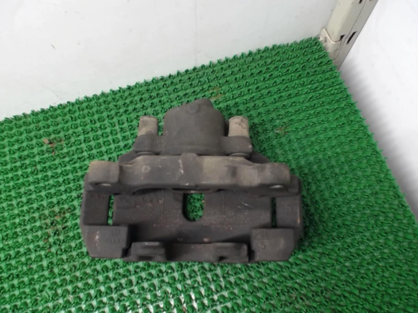 Etrier avant droit (freinage) AUDI A3 2 SPORTBACK PHASE 2 Diesel - 1