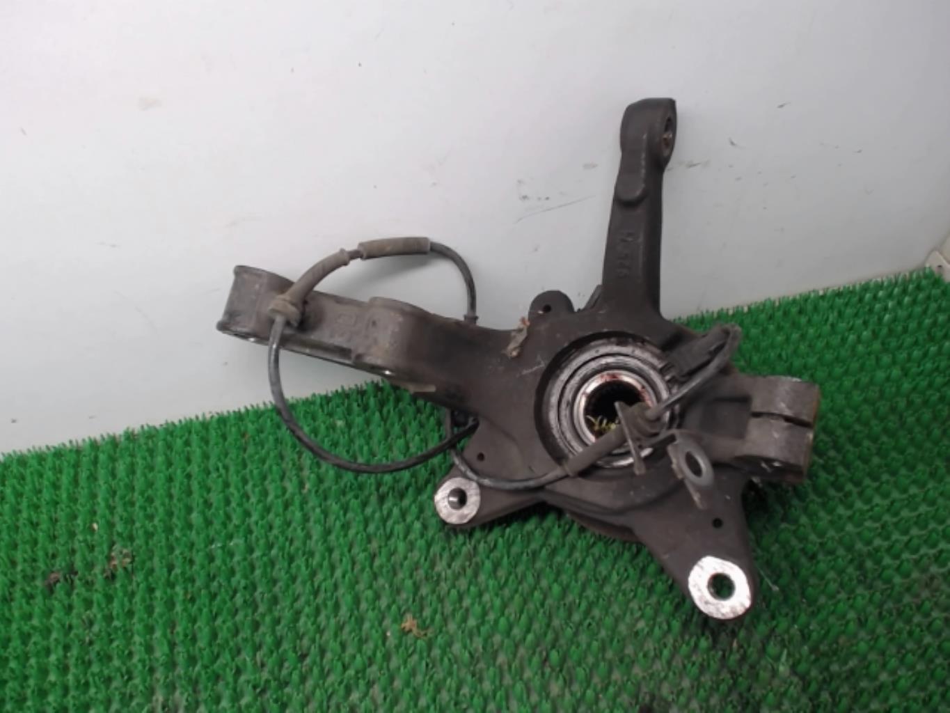 Moyeu avant droit RENAULT KANGOO 2 PHASE 1 Diesel - 1