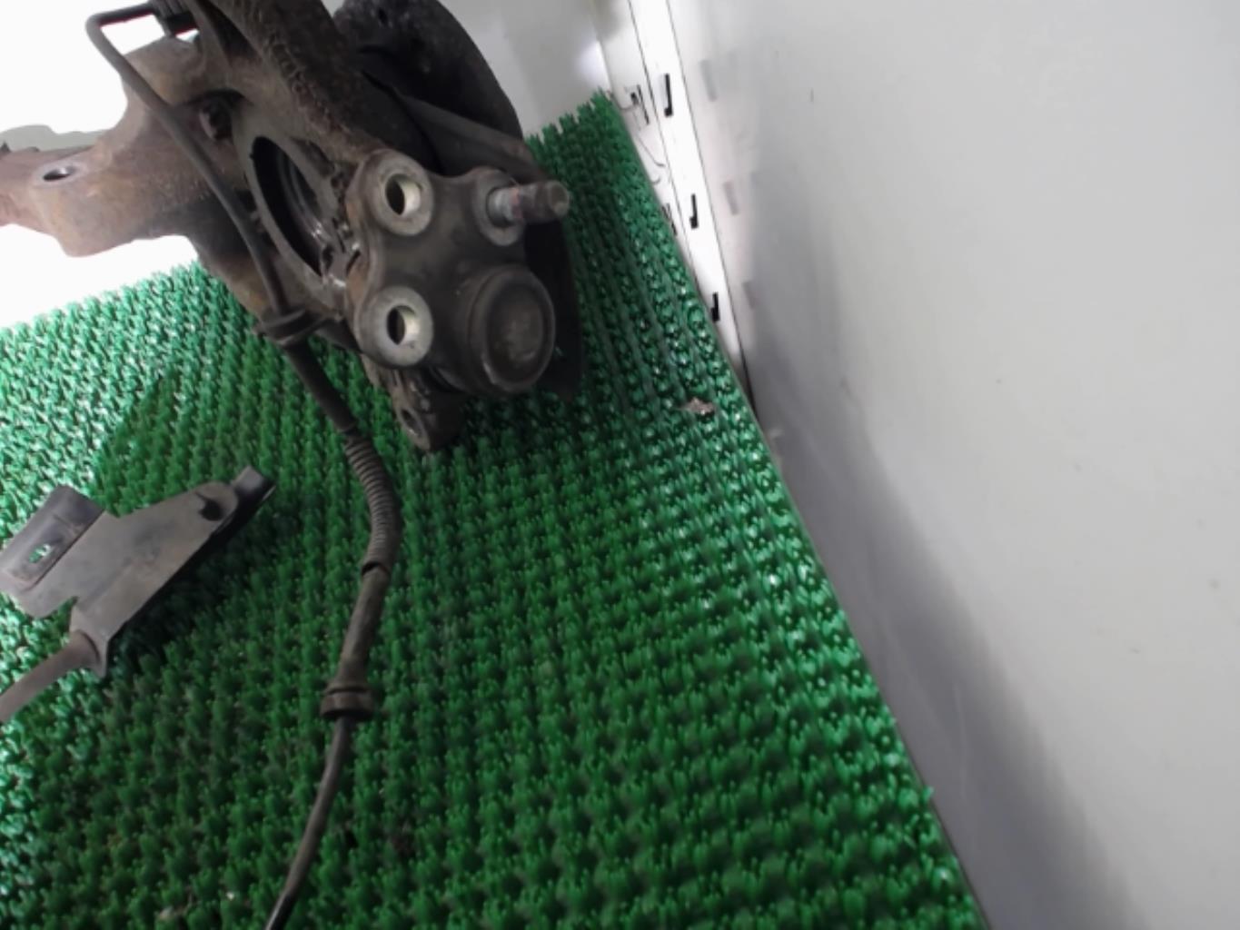 Moyeu avant droit RENAULT TRAFIC 3  - 1