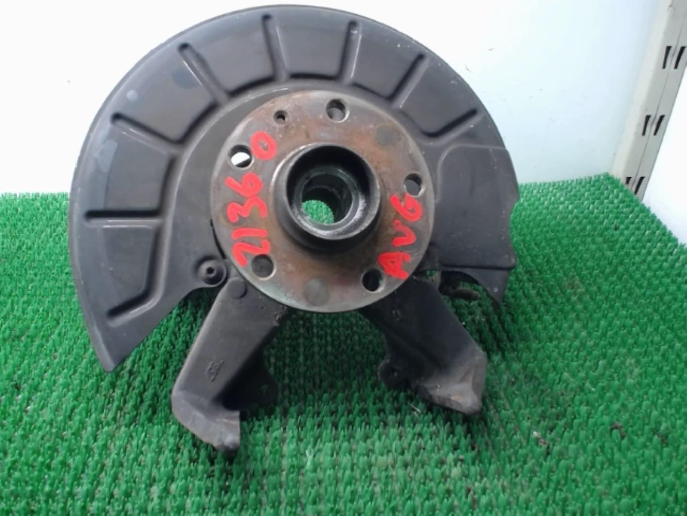 Moyeu avant gauche VOLKSWAGEN GOLF 6 Diesel - 1