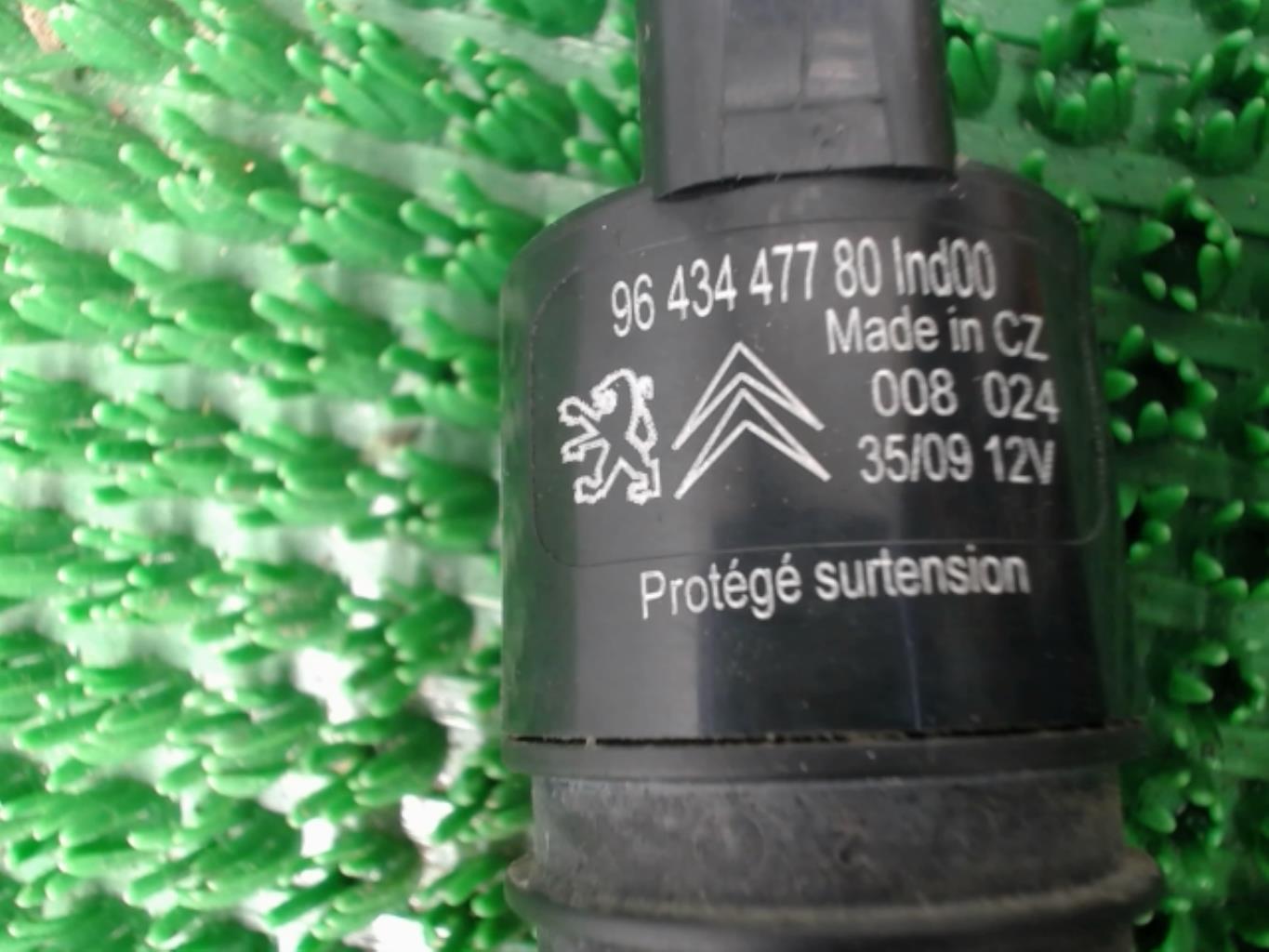 Pompe lave glace avant CITROEN C5 2 Diesel - 1