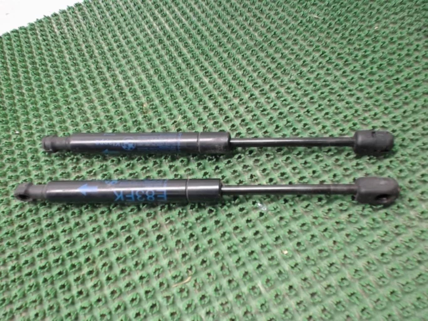 Verin de capot BMW X3 E83 PHASE 1 Diesel - 1